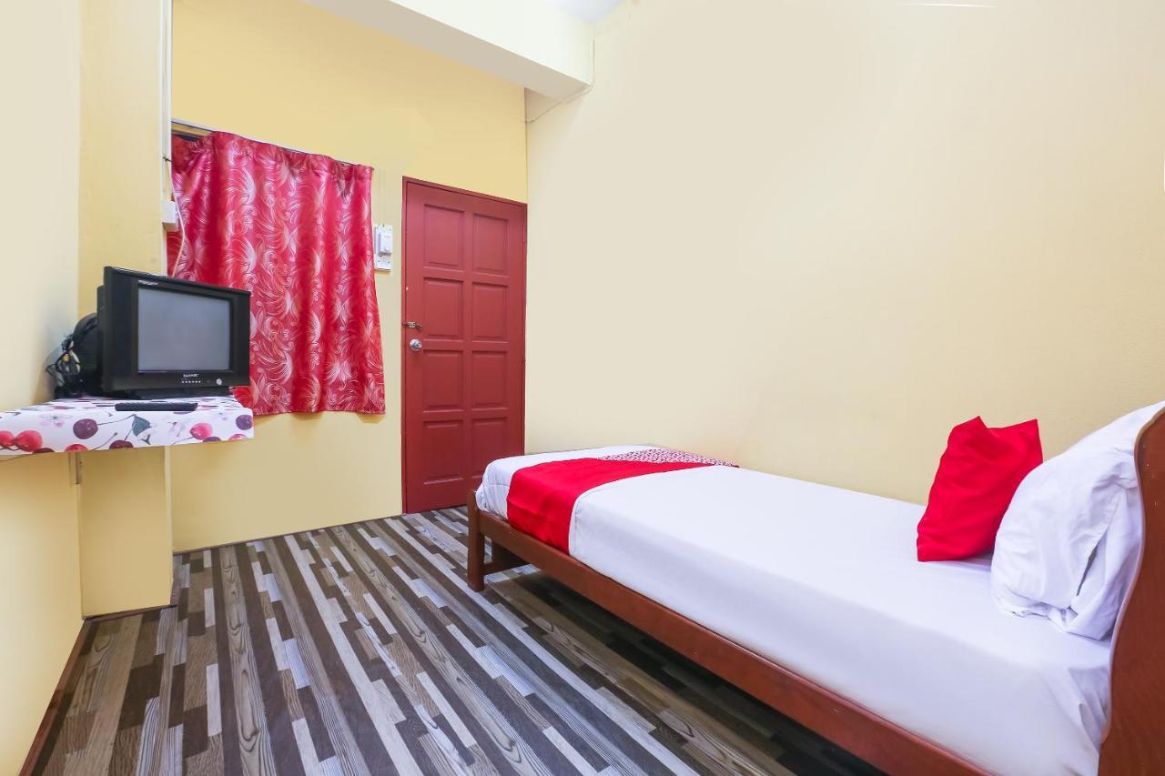 Oyo 90321 Hotel Bajet Sri Manal Tanah Merah  Exterior photo