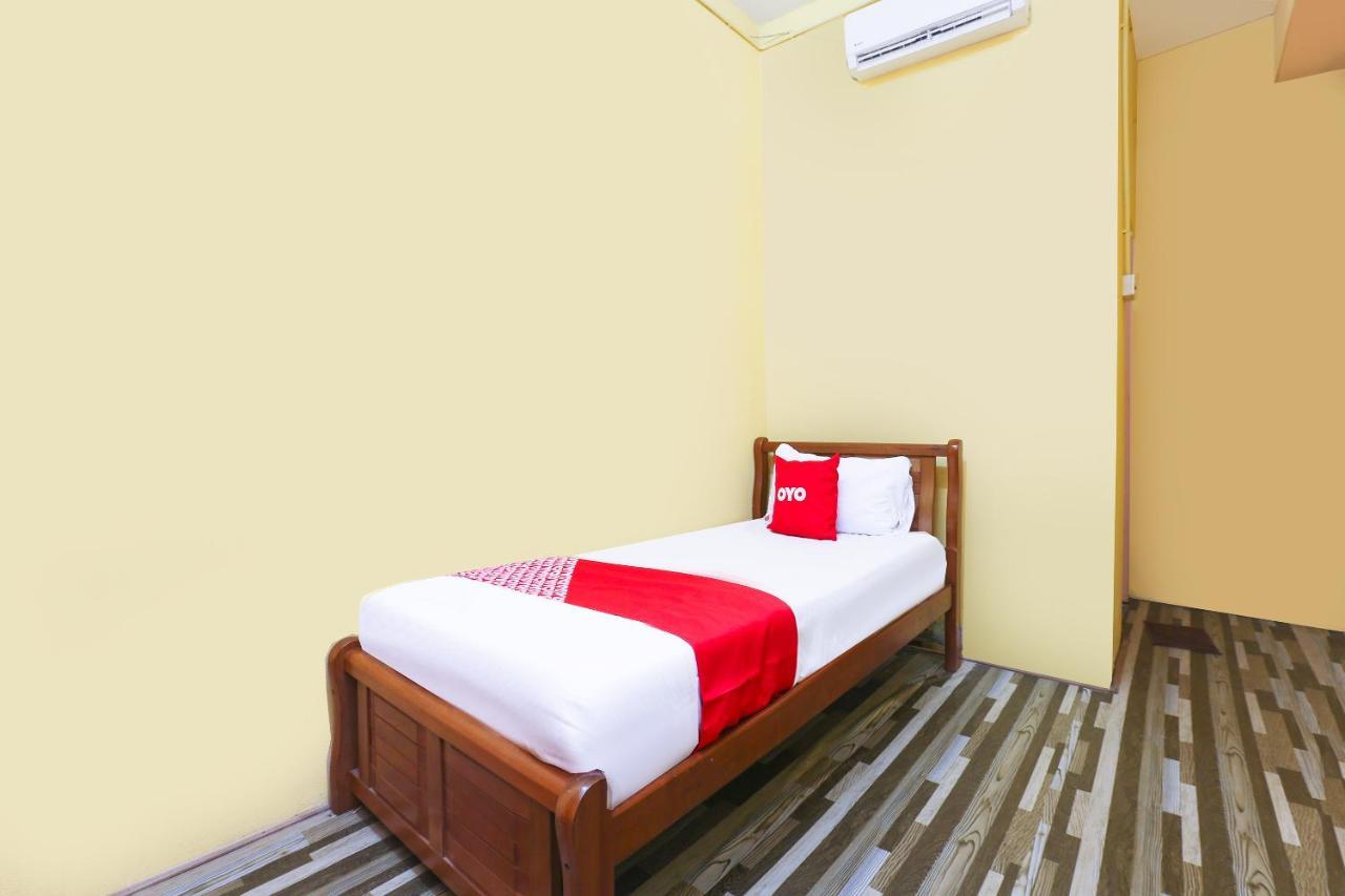 Oyo 90321 Hotel Bajet Sri Manal Tanah Merah  Exterior photo